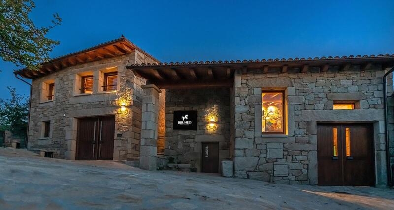 Visita a la Bodega Histórica en Fermoselle con Degustación de Vinos